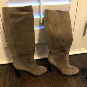 EUC Aquatalia suede boots